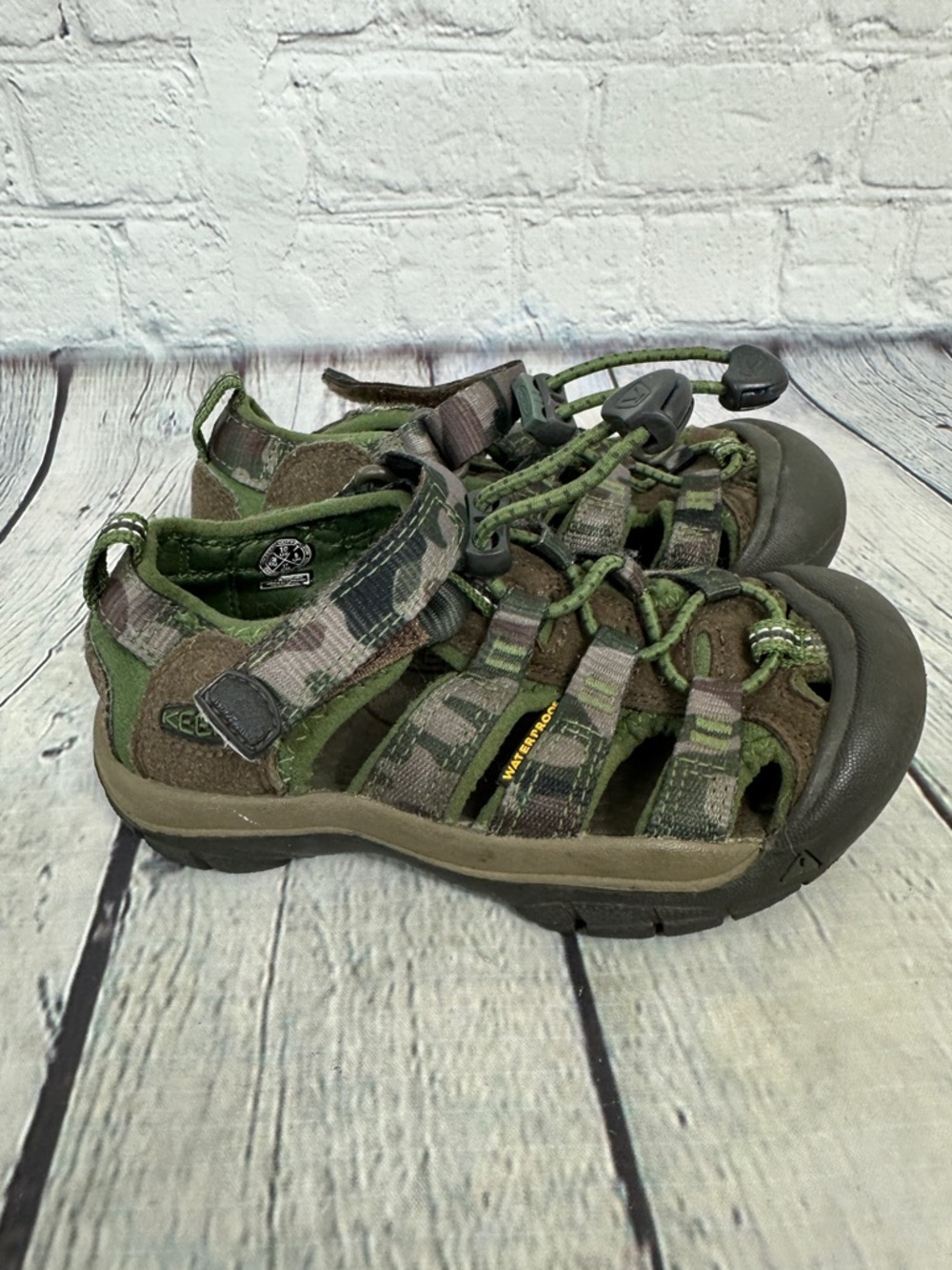 Keen Newport camo sandals size 10 toddler